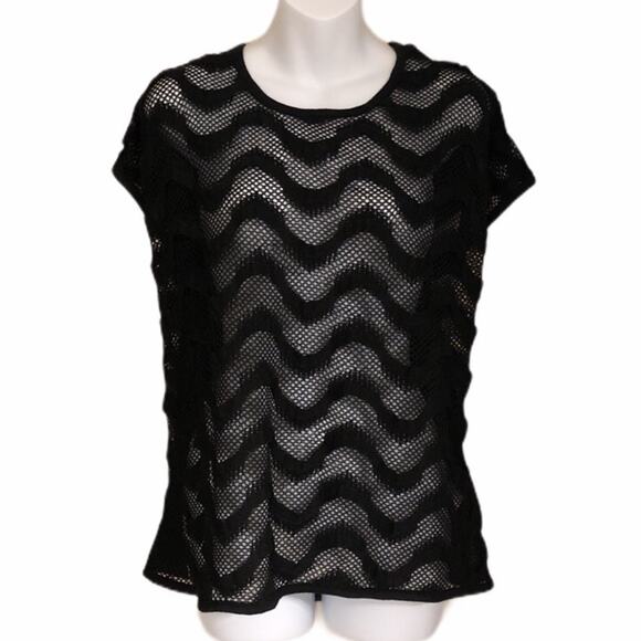 🔴 3 for $15 Coline Black Geo Mesh Overlay Tee - Picture 2 of 5